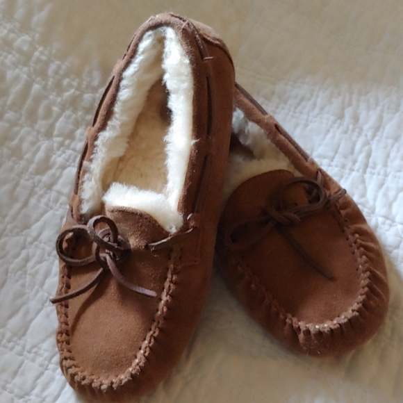 UGG Shoes - UGG sheepskin brown slipper